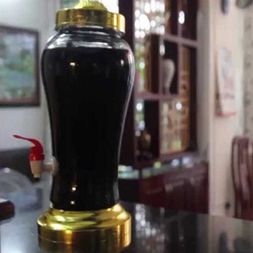 Rượu Ba Kích Tím Tươi màu tím nâu đặc trưng