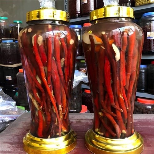Rượu Sâm Cau Đỏ Tươi màu vàng nâu đặc trưng